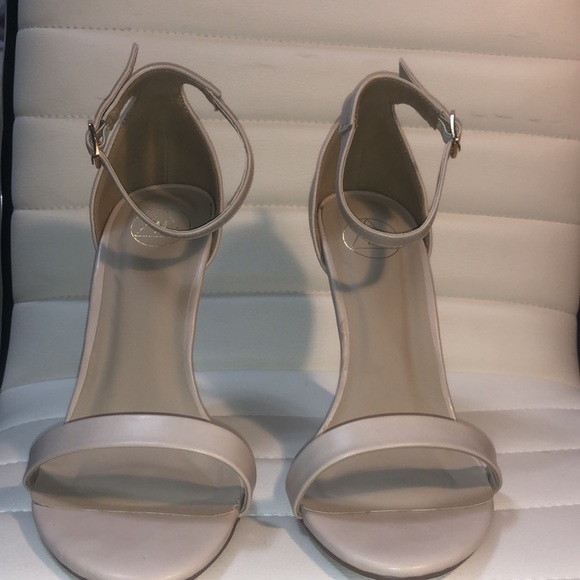 Heels - Picture 2 of 6